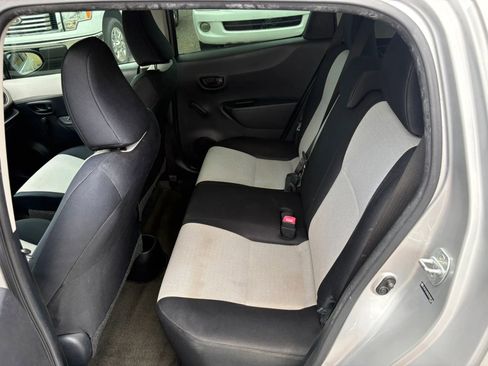 Used 2012 Toyota Yaris SE FWD image 6
