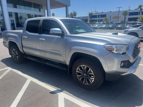 Used 2022 Toyota Tacoma TRD Sport w/ Technology Package RWD image 2