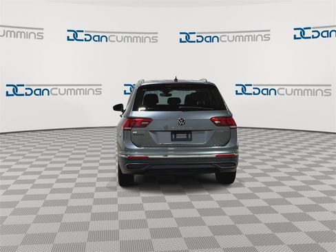 Used 2023 Volkswagen Tiguan SE image 7