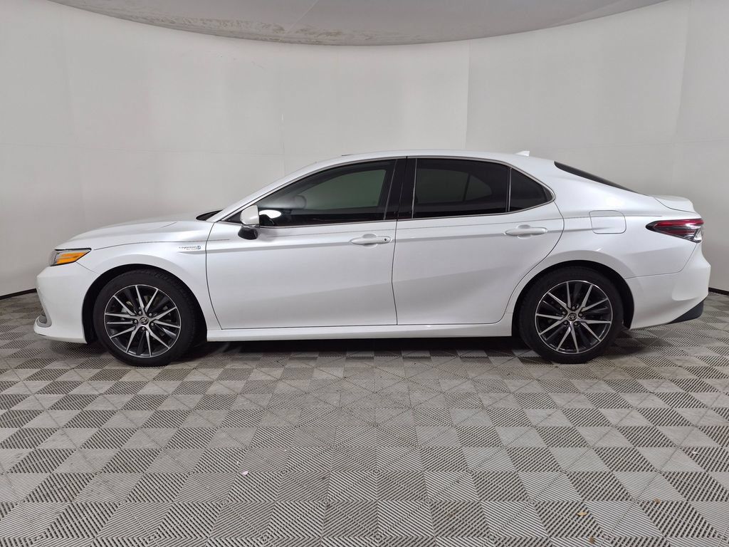 Used 2021 Toyota Camry XLE w/ Navigation Upgrade Package FWD image 6