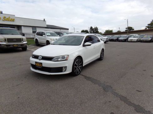 Used 2013 Volkswagen Jetta GLI Autobahn image 2