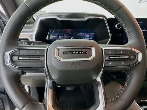 Used 2024 GMC Canyon Denali image 13