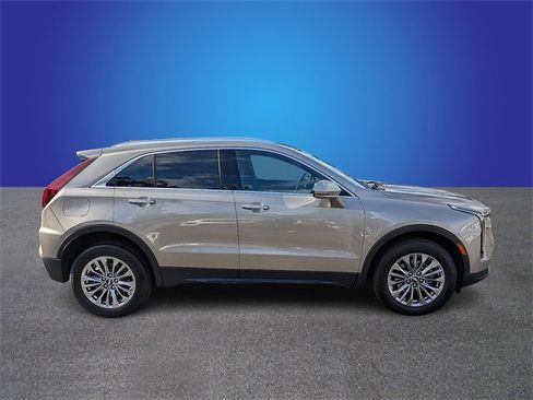 Certified 2025 Cadillac XT4 Premium Luxury image 6