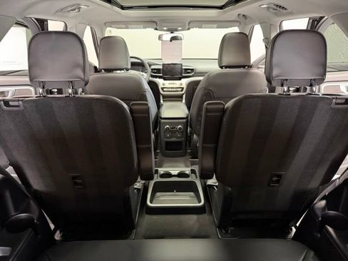 Used 2021 Ford Explorer XLT w/ Equipment Group 202A AWD/4WD image 32