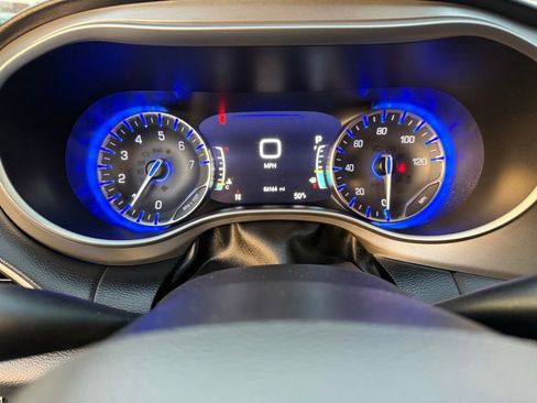 Used 2020 Chrysler Pacifica Touring-L w/ Advanced Safetytec Group image 17