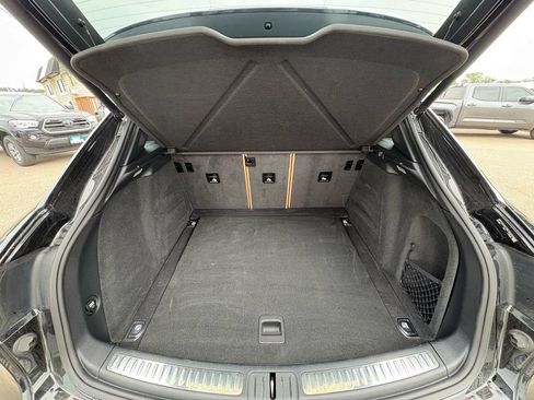 Used 2021 Porsche Macan w/ Premium Package Plus AWD/4WD image 29