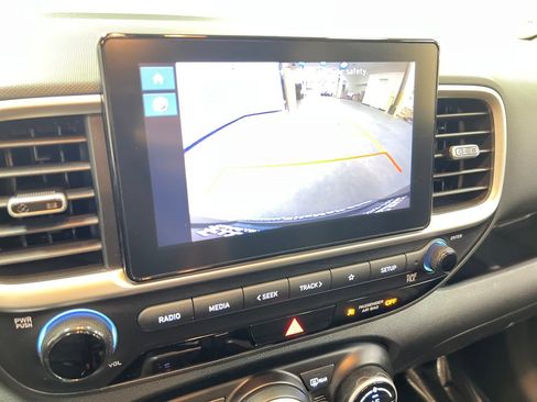 Used 2023 Hyundai Venue SEL FWD image 21