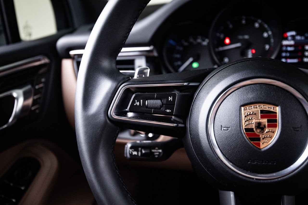 Certified 2026 Porsche Macan AWD/4WD image 17