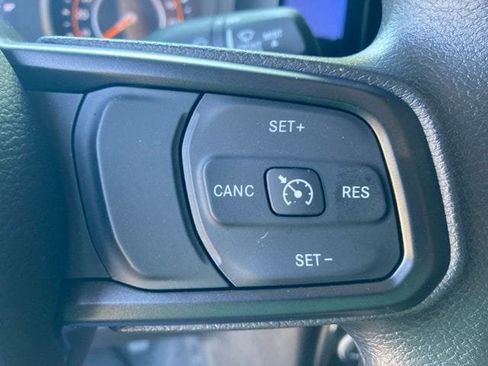 Used 2025 Jeep Gladiator Sport AWD/4WD image 23