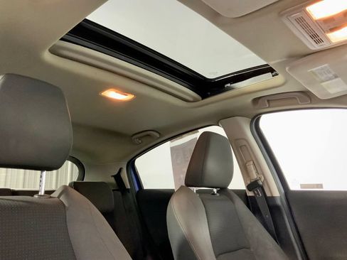 Used 2021 Honda HR-V EX image 2