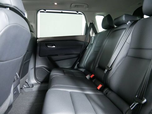 Used 2023 Nissan Rogue SV w/ SV Premium B Package AWD/4WD image 16