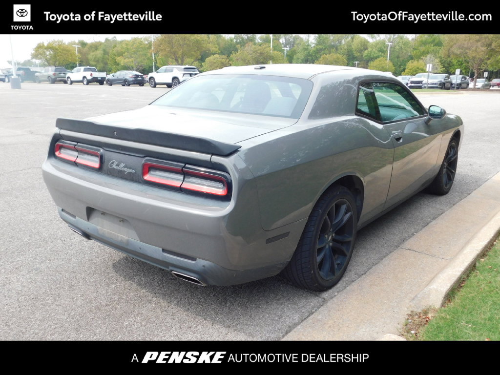 Used 2018 Dodge Challenger SXT w/ Blacktop Package RWD image 10