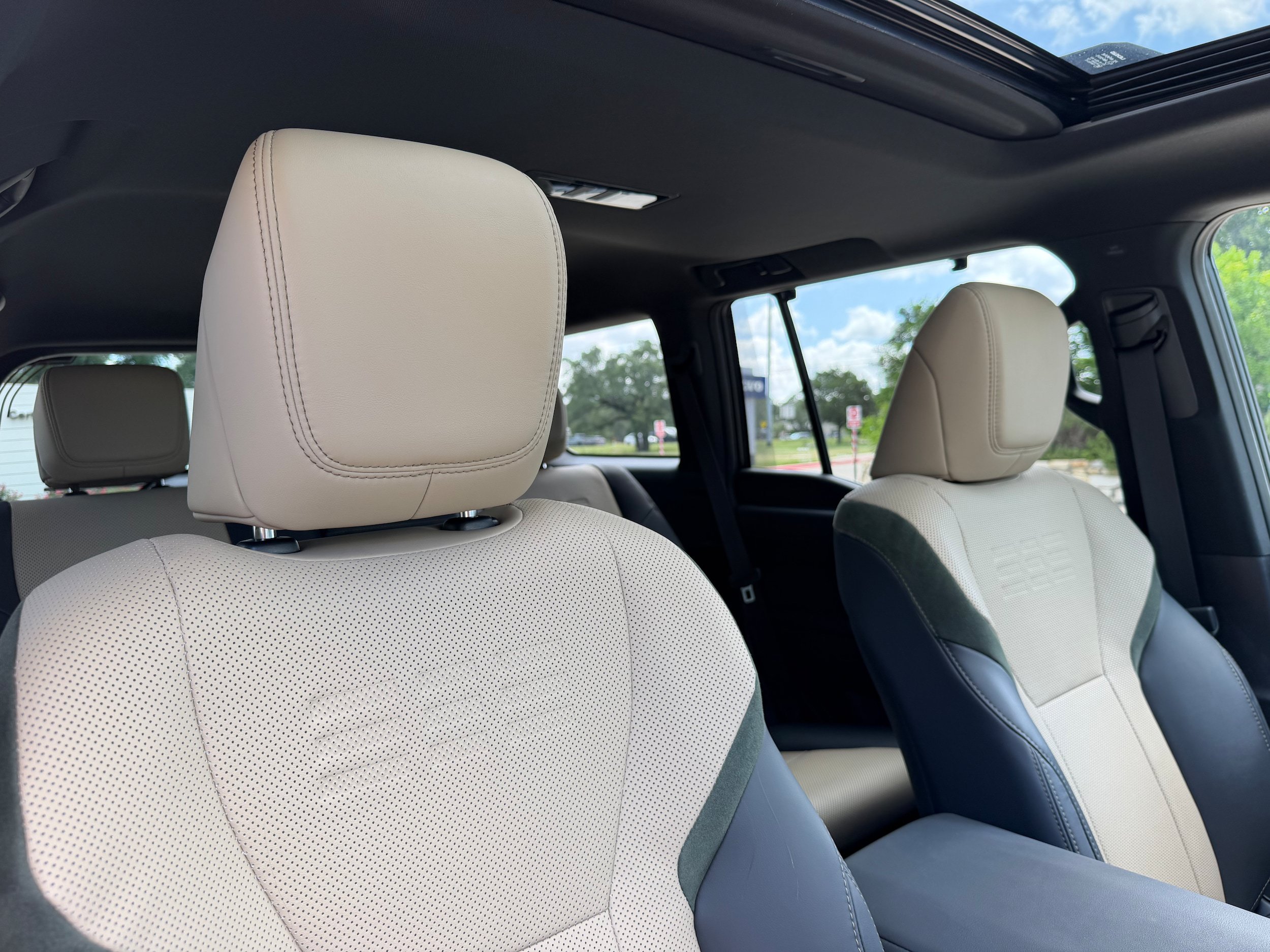 Used 2024 Lexus GX 550 AWD/4WD image 11
