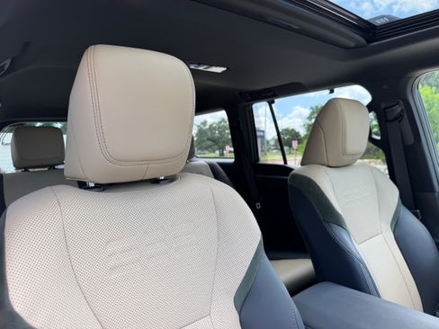 Used 2024 Lexus GX 550 AWD/4WD image 11