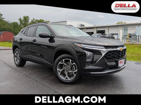 Used 2024 Chevrolet Trax LT FWD image 1