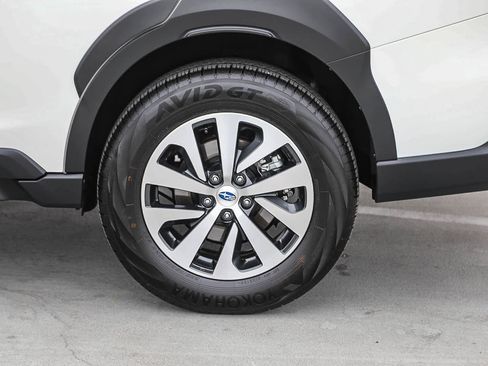 Used 2024 Subaru Outback Premium AWD/4WD image 11