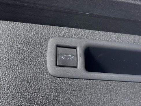 Used 2020 Toyota Highlander XLE image 39