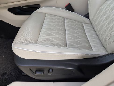 Used 2022 Buick Envision Avenir w/ Technology Package II image 21