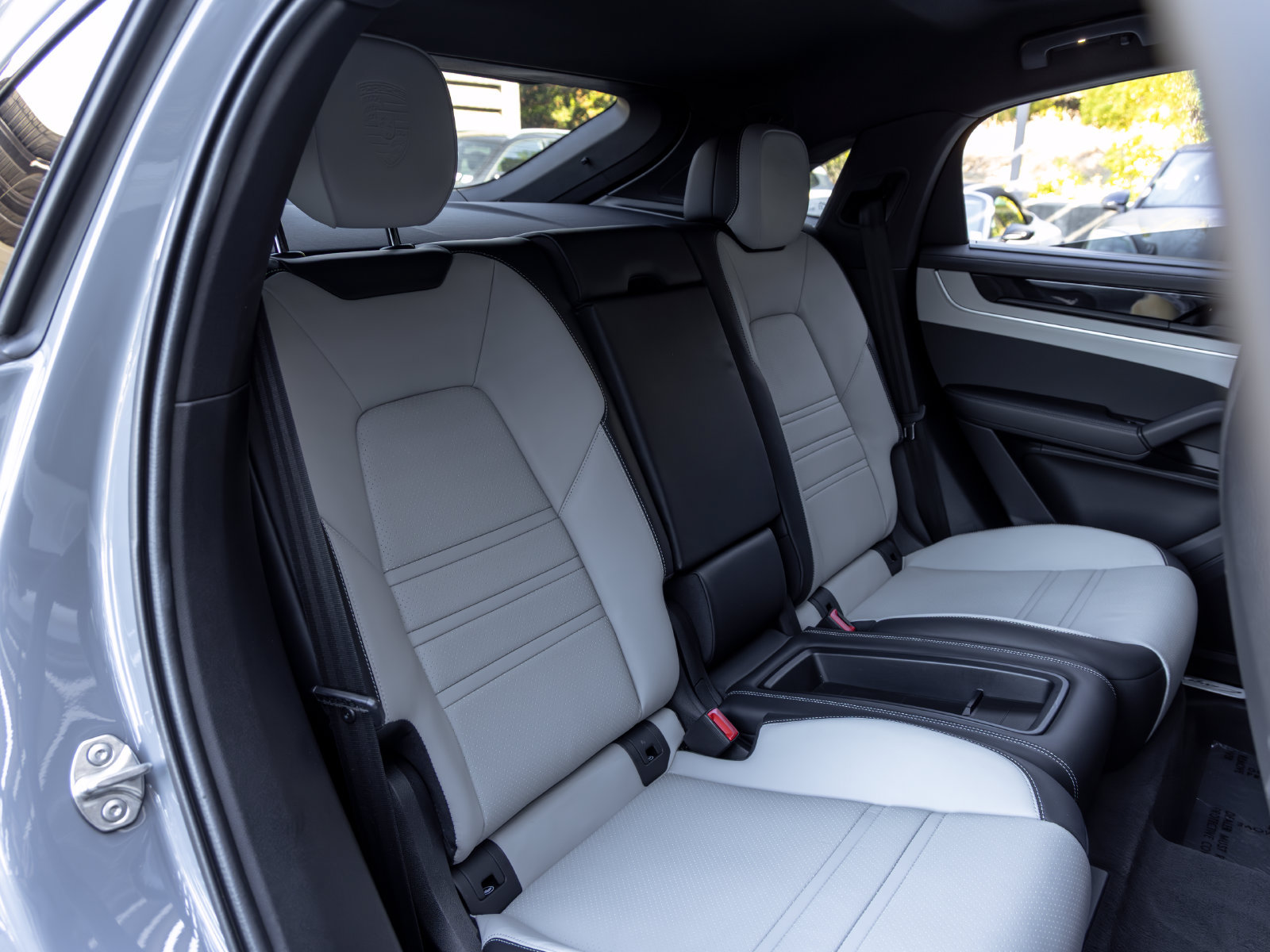 Certified 2024 Porsche Cayenne Coupe AWD/4WD image 49