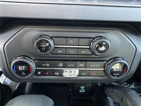 Certified 2025 Ford Bronco Badlands image 24