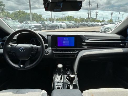 Used 2025 Toyota Camry LE w/ Convenience Package FWD image 11