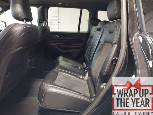 Used 2024 Jeep Grand Cherokee Altitude image 9