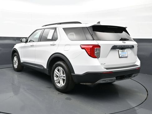 Used 2023 Ford Explorer XLT w/ Equipment Group 202A AWD/4WD image 5