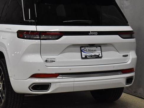 New 2025 Jeep Grand Cherokee Summit image 9