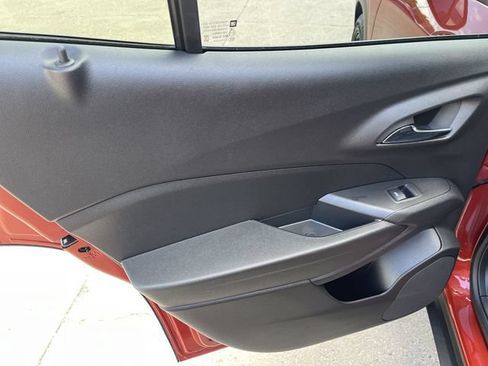 Used 2024 Chevrolet Trax ACTIV w/ Sunroof Package FWD image 12