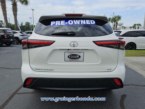 Used 2020 Toyota Highlander XLE FWD image 4