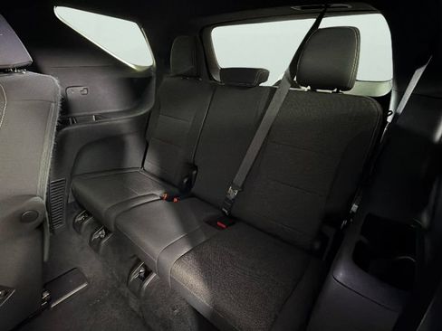 Used 2025 Chevrolet Traverse LT FWD image 27