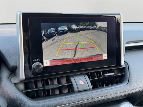 Used 2025 Toyota RAV4 XLE FWD image 22