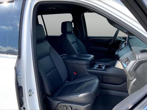 Certified 2024 Chevrolet Suburban LT RWD image 9