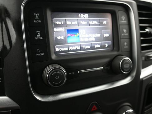 Used 2022 RAM 1500 Classic SLT w/ Protection Group AWD/4WD image 9