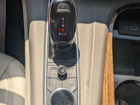 Used 2021 Cadillac Escalade Premium Luxury Platinum AWD/4WD image 22