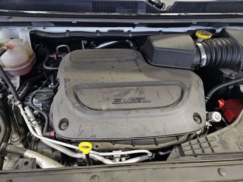 Used 2023 Chrysler Voyager LX image 15