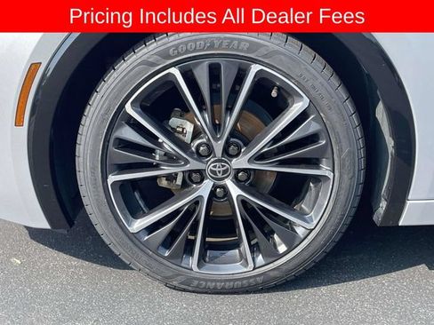 Used 2024 Toyota Prius XLE FWD image 9