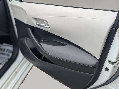 Used 2021 Toyota Corolla LE FWD image 25