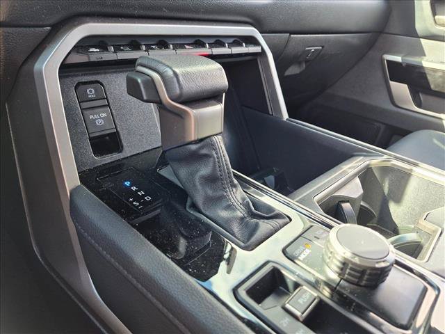 Used 2025 Toyota Tundra Limited AWD/4WD image 13