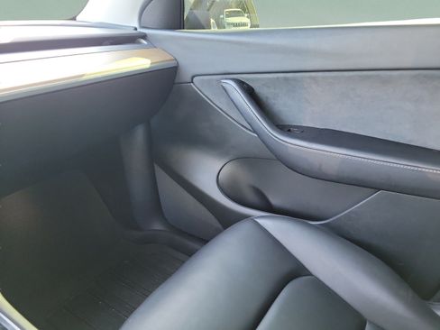 Used 2021 Tesla Model Y Long Range AWD/4WD image 19
