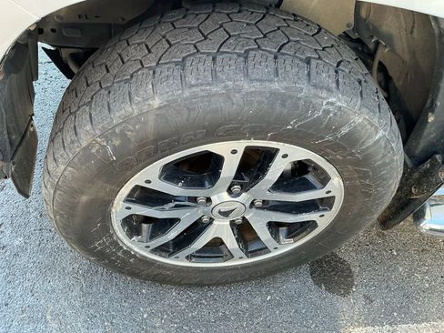 Used 2018 Toyota Tundra SR5 w/ SR5 Upgrade Package image 12