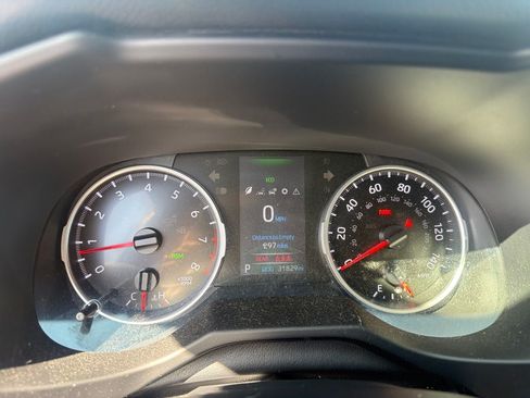 Used 2022 Toyota RAV4 XLE FWD image 6