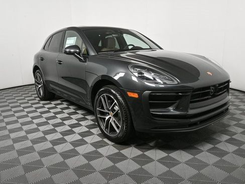 Certified 2025 Porsche Macan AWD image 28