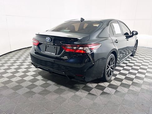 Used 2023 Toyota Camry SE w/ Audio Upgrade Package FWD image 3