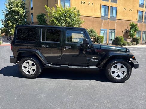 Used 2012 Jeep Wrangler Unlimited Sahara w/ Connectivity Group AWD/4WD image 6