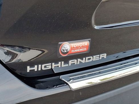 Used 2023 Toyota Highlander XLE image 29