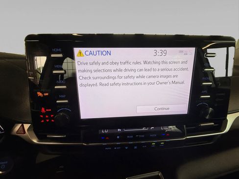 Used 2024 Toyota Sienna LE AWD/4WD image 15