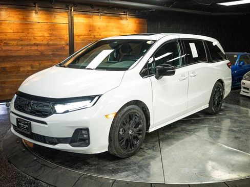 Used 2025 Honda Odyssey Sport-L image 2