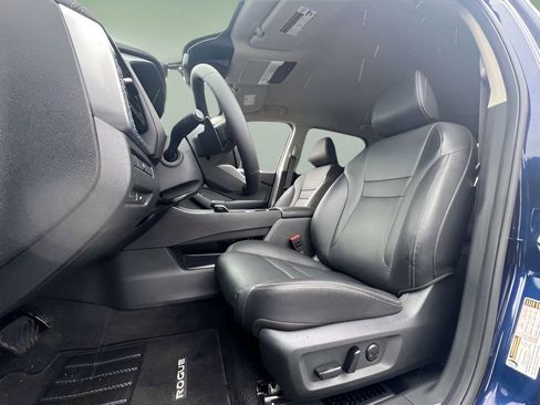 Used 2025 Nissan Rogue SL image 10