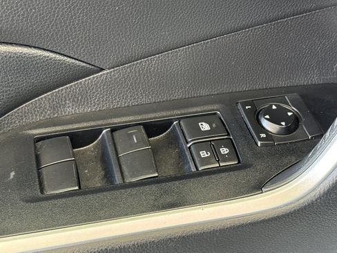 Used 2020 Toyota RAV4 LE w/ All Weather Liner Package AWD/4WD image 13